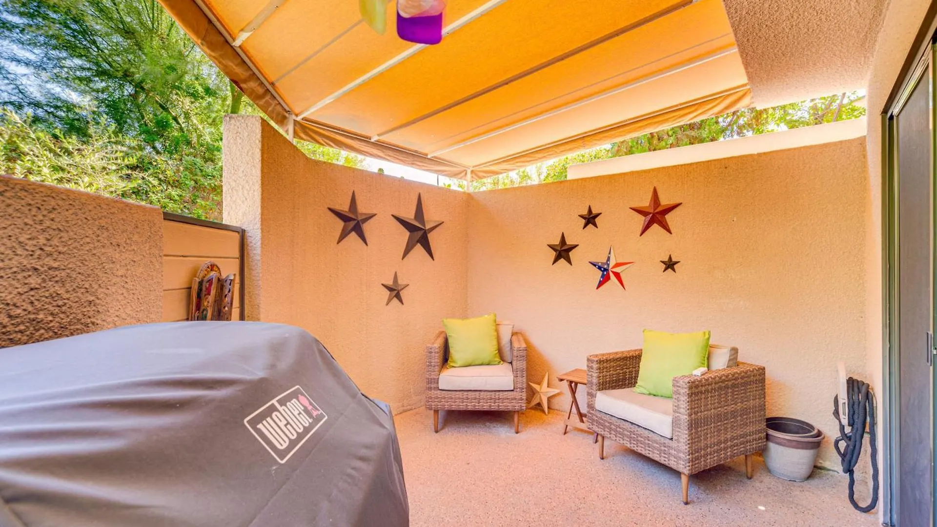 Chic Palm Springs Condo With Community Pool