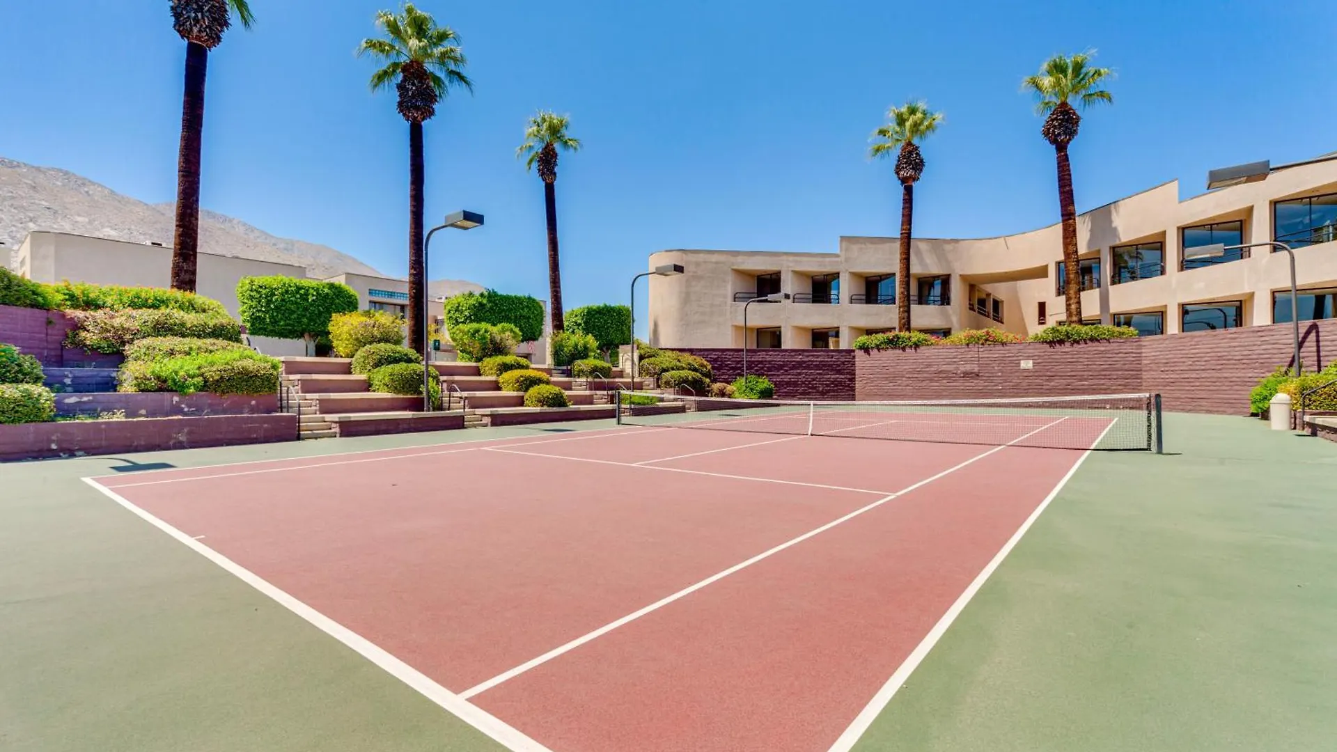 Chic Palm Springs Condo With Community Pool