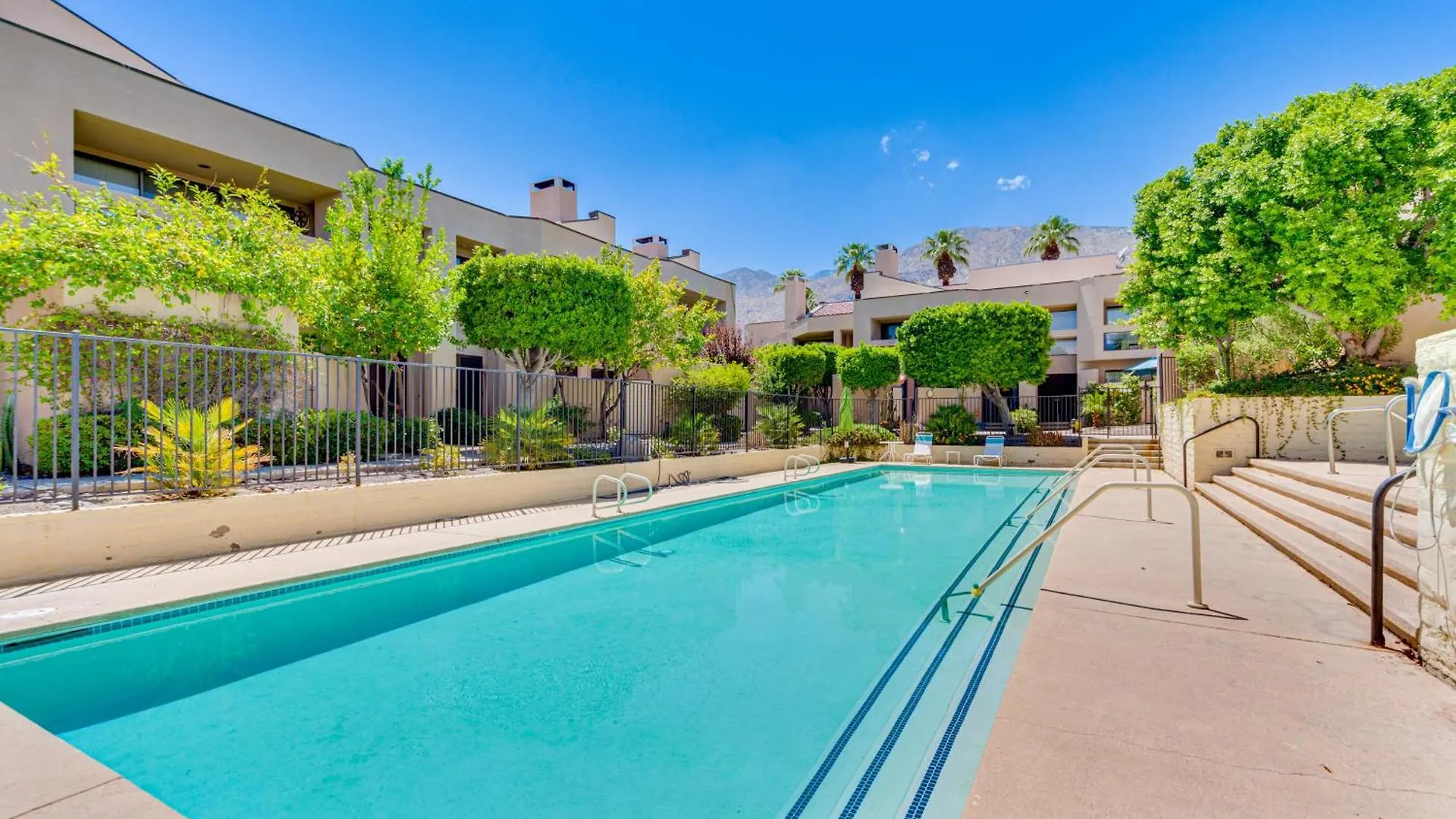 Chic Palm Springs Condo With Community Pool Apartament