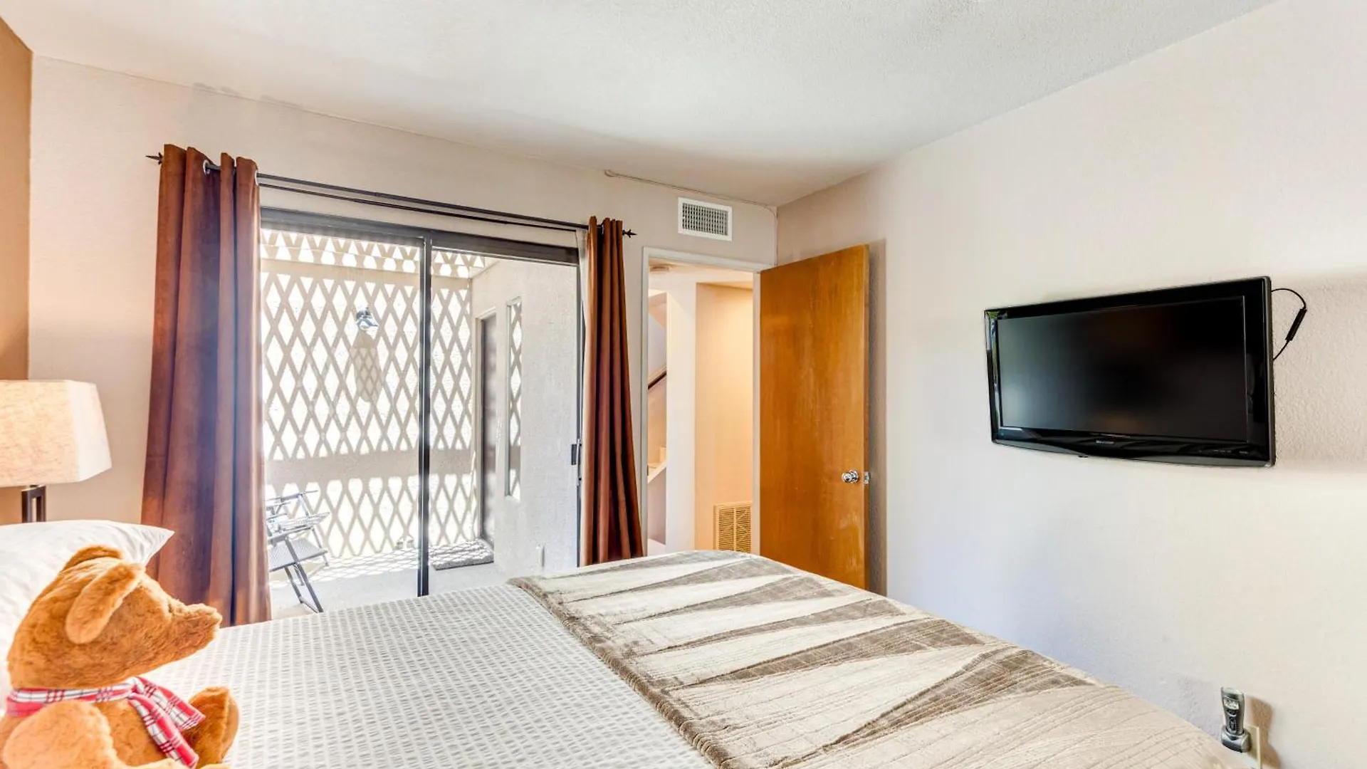 Apartament Chic Palm Springs Condo With Community Pool