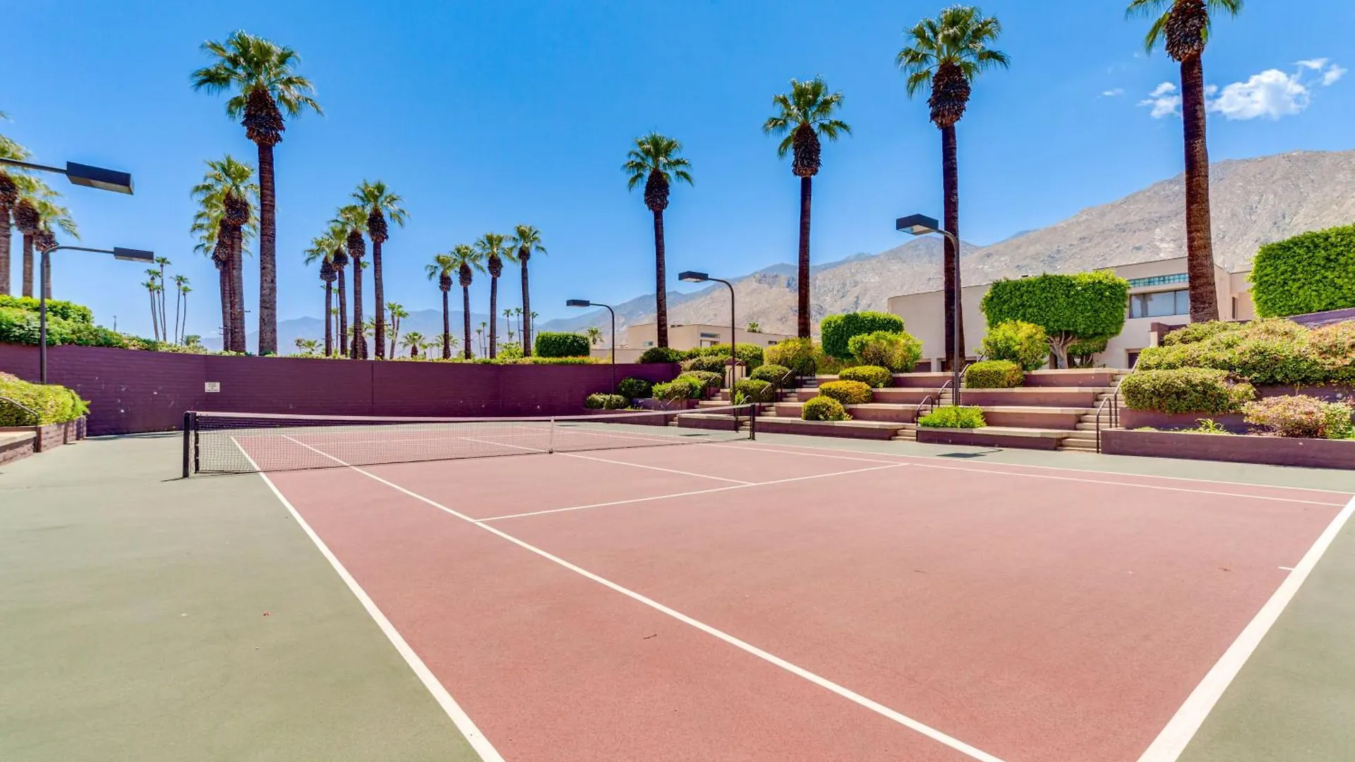 Chic Palm Springs Condo With Community Pool 0*,  Stany Zjednoczone Ameryki