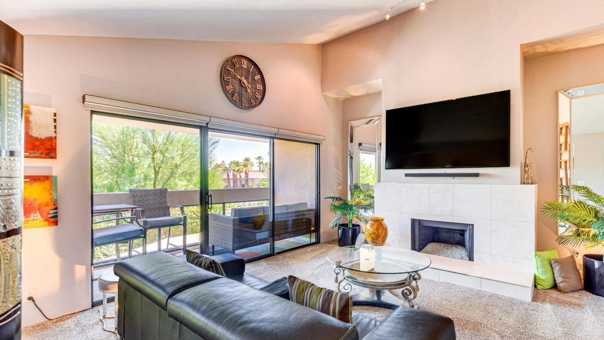 Chic Palm Springs Condo With Community Pool
