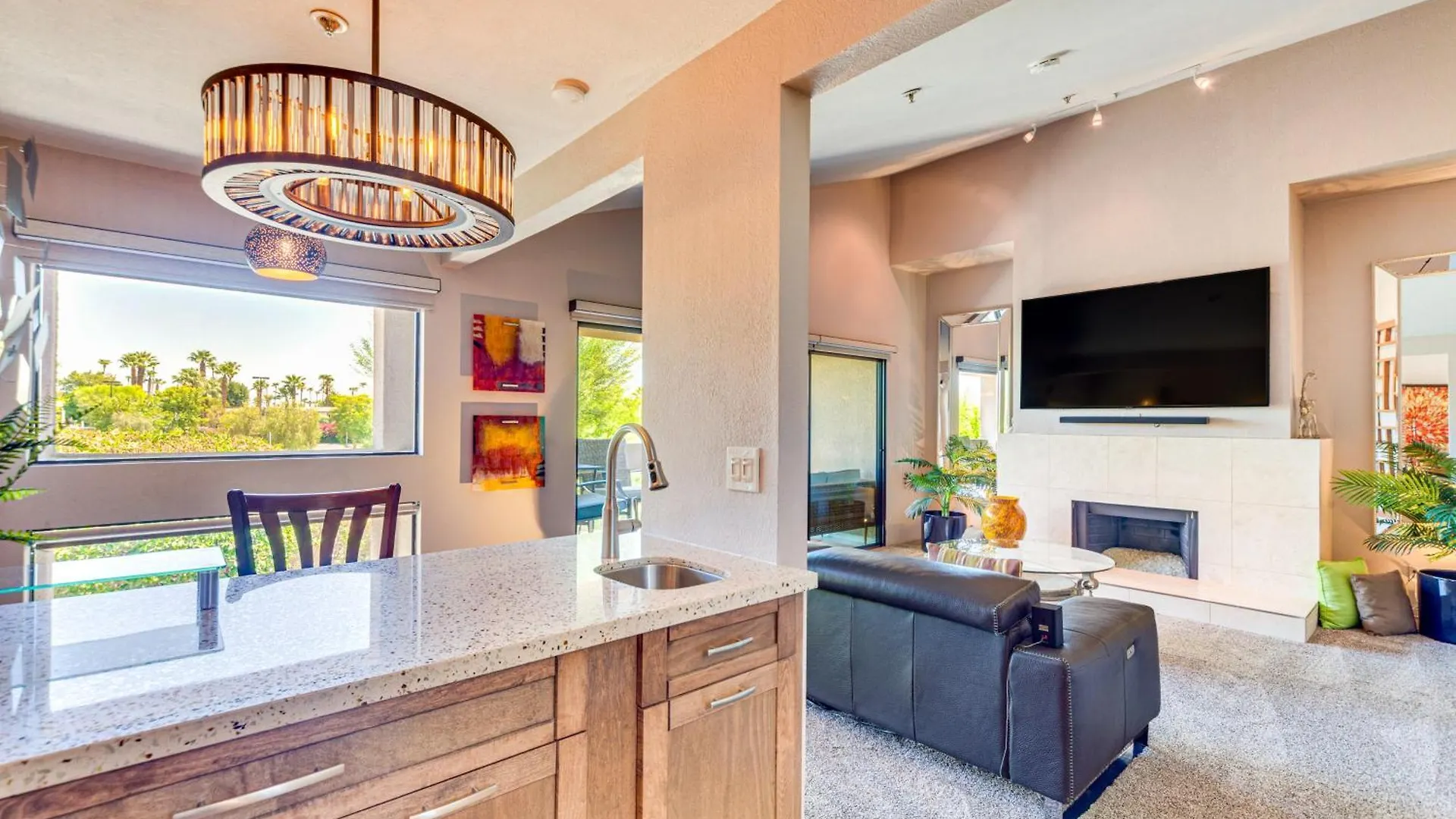 דירה Chic Palm Springs Condo With Community Pool ארצות הברית